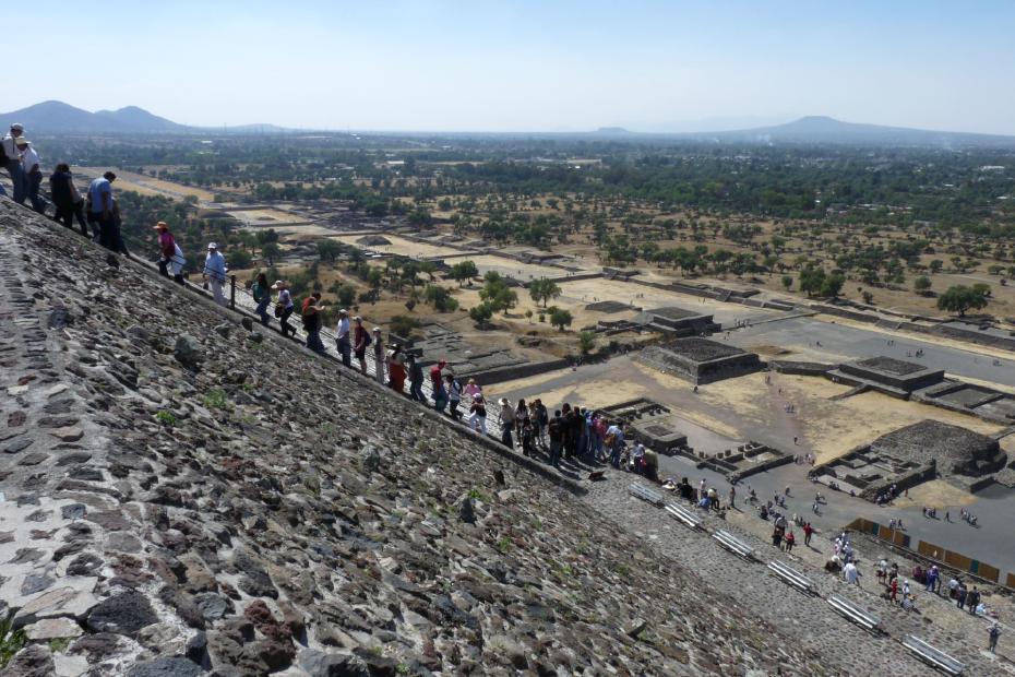 Mexiko: Rechte Flanke der Sonnenpyramide