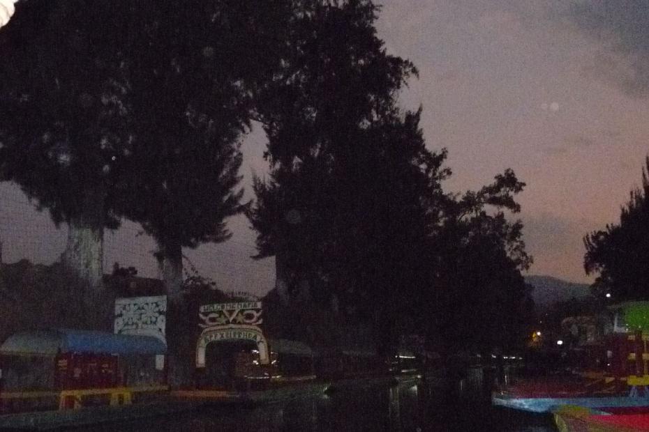 Mexiko: Nachtfahrt in den schwimmenden Gärten