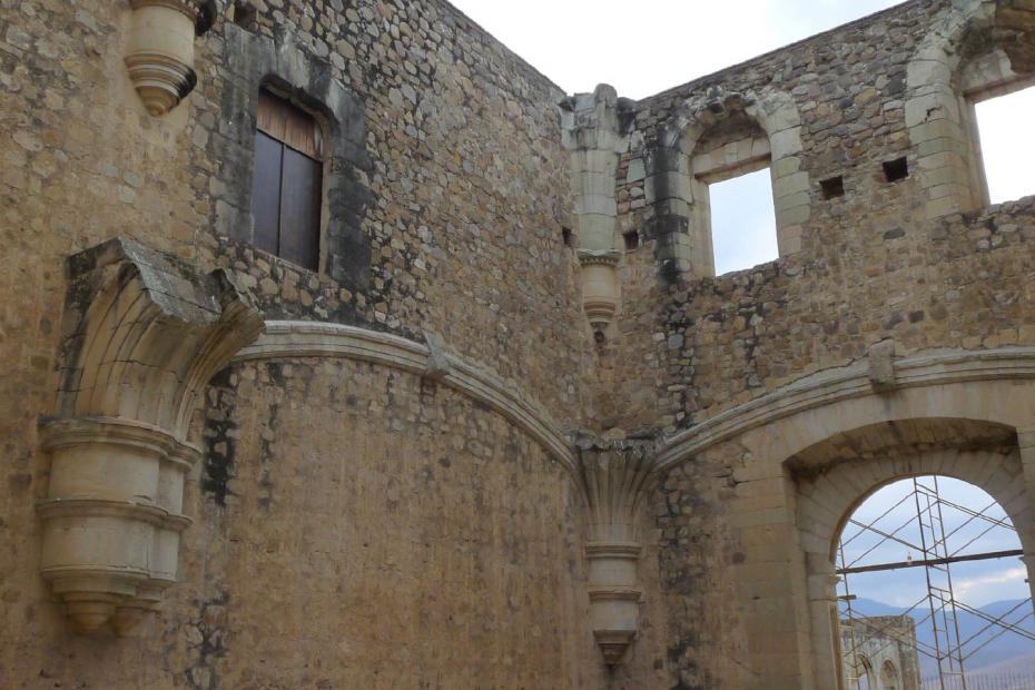 Mexiko: Überreste spätgotischer Bögen im Kloster