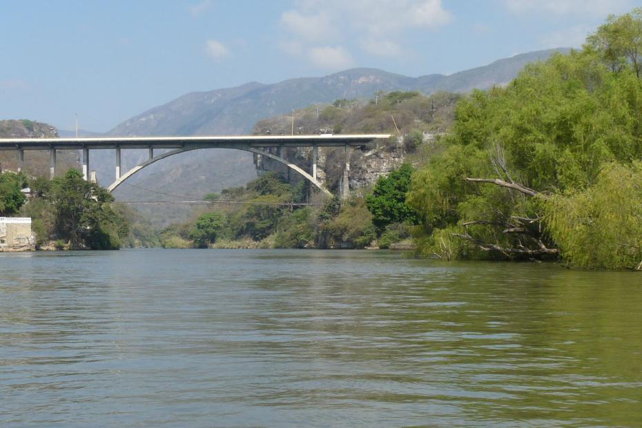 Mexiko: Brücke über den Canon del Sumidoro