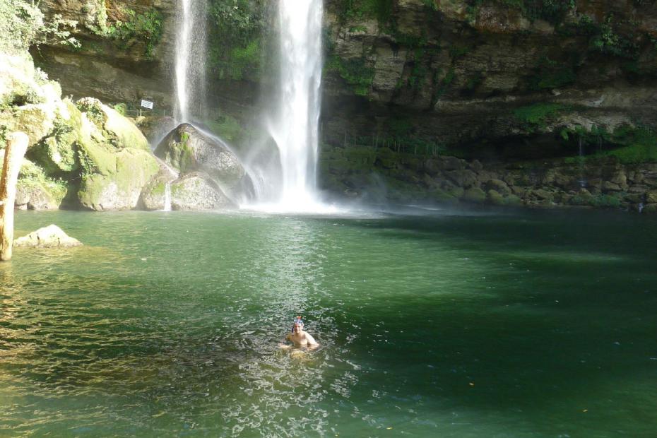 Mexiko: Schnorrcheln ist im Becken des Wasserfalls