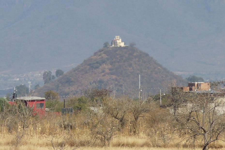 Mexiko: Die Spanier errichten auf den Pyramiden...