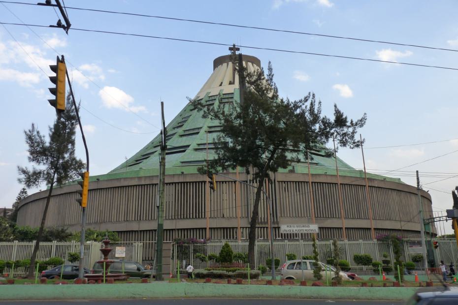 Mexiko: Aussenansicht der neuen Basilika