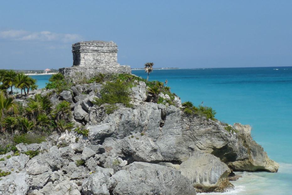 Mexiko: Tempel am Strand in Tulum