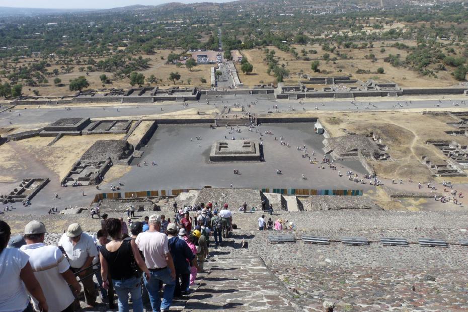 Mexiko: Stufen der Sonnenpyramide in Teotihuacan