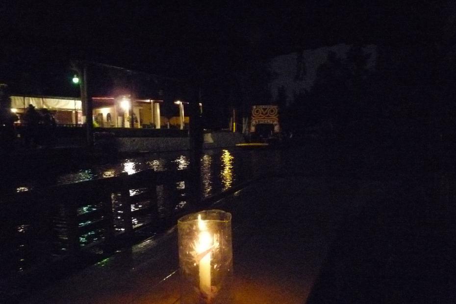 Mexiko: Kerzenschein bei einer Nachtfahrt