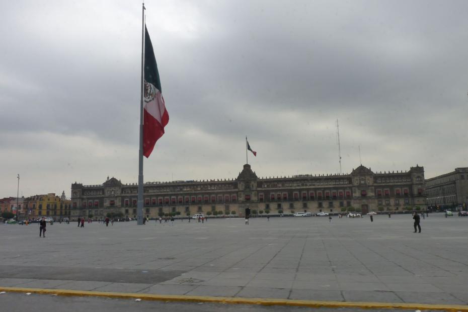 Mexiko: Der Zocalo mit dem Parlamentsgebäude