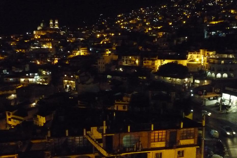 Mexiko: Detailaufnahme Taxco bei Nacht