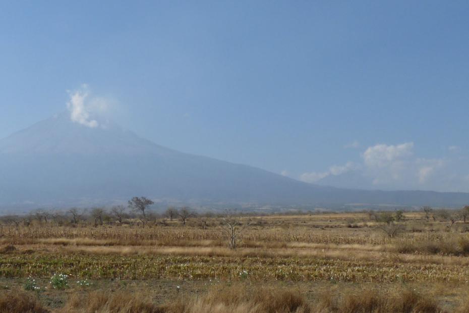 Mexiko: Der Popocatepetl im Hintergrund