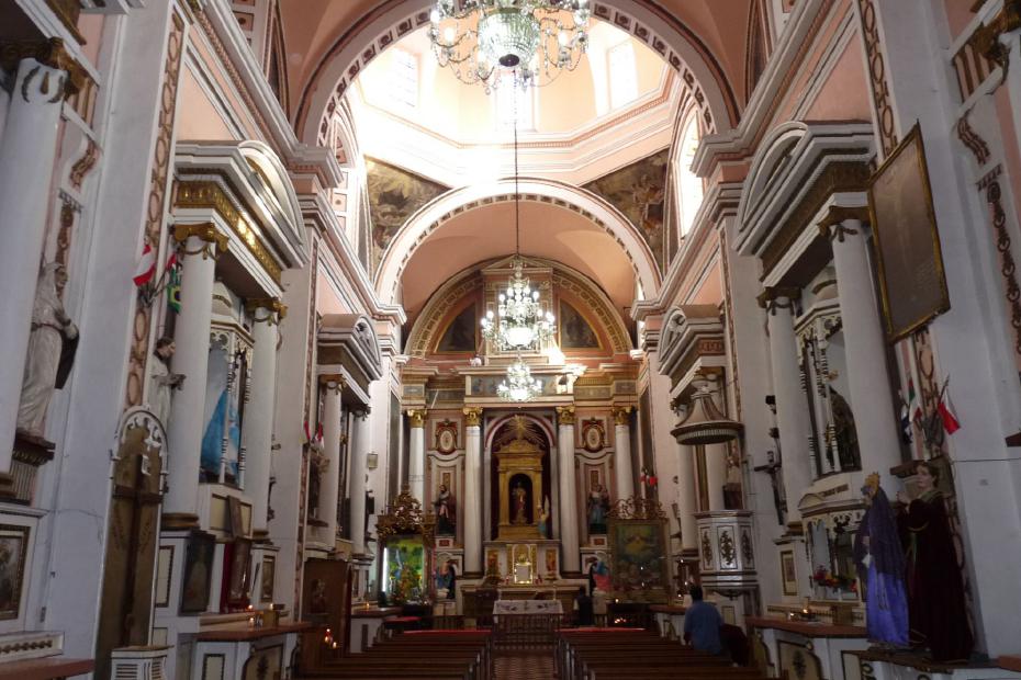 Mexiko: Innenraum einer der vielen Kirchen