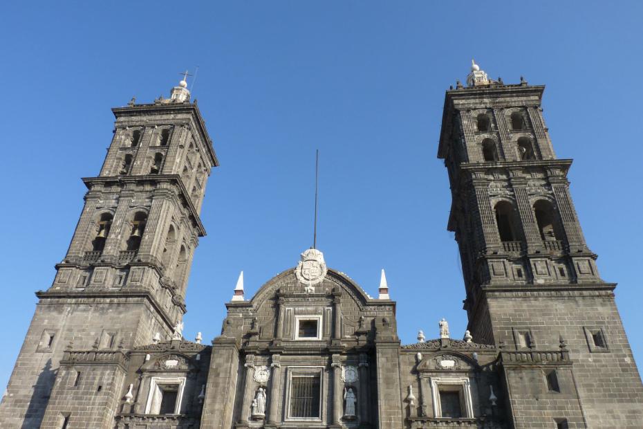 Mexiko: Frontansicht der Kathedrale von Puebla