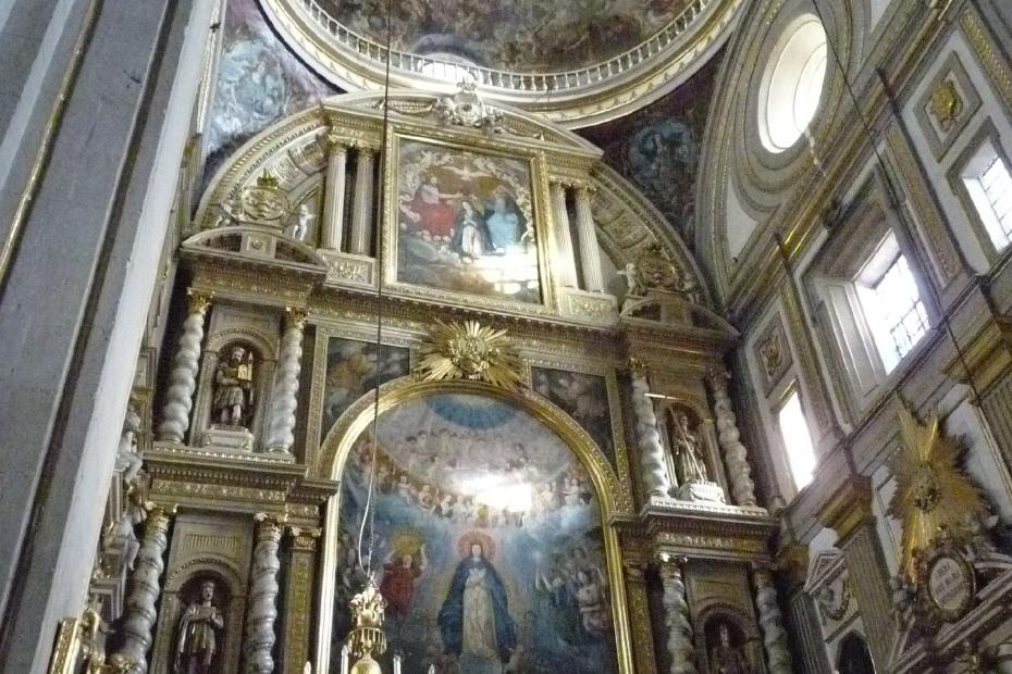 Mexiko: Altar einer Kapelle im Seitenschiff
