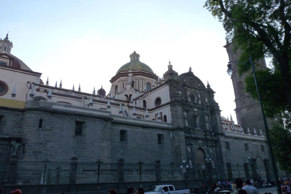 Mexiko: Blick auf das Seitenschiff der Kathedrale