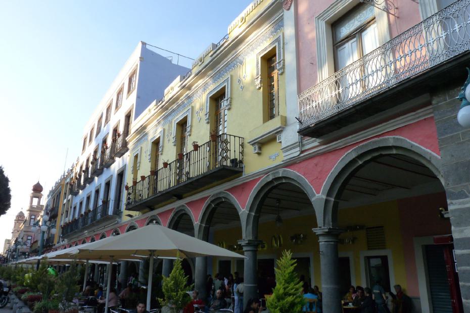 Mexiko: Bars und Restaurants in den Kolonaden