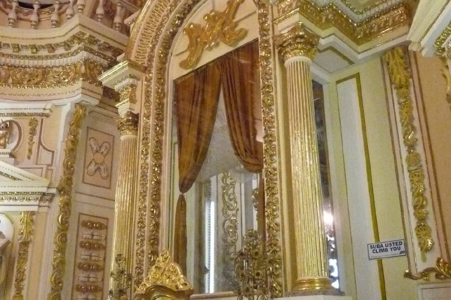 Mexiko: Altar der Kirche