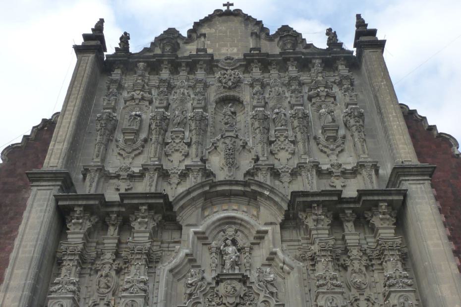 Mexiko: Seiteneingang der Kathedrale