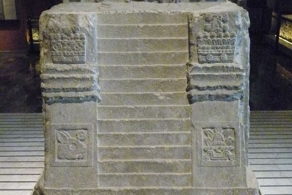 Mexiko: Aztekischer Stein mit Hiroglyphen
