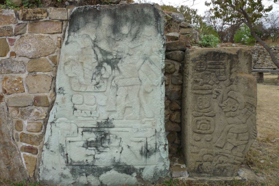 Mexiko: Stelen in Monte Alban