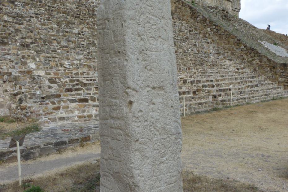 Mexiko: Stele in Monte Alban
