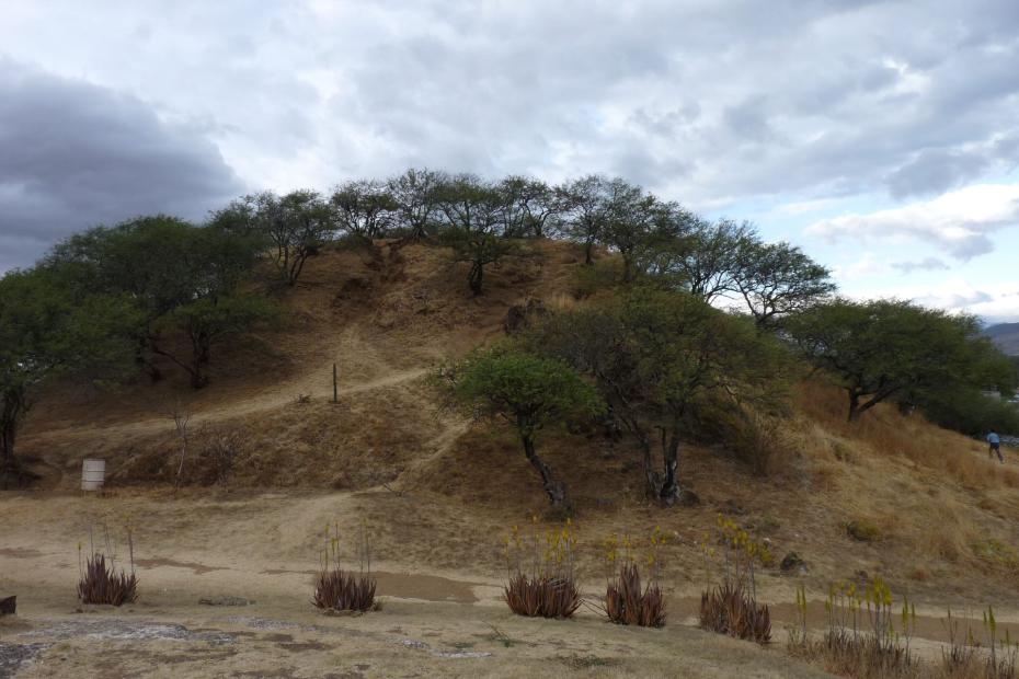 Mexiko: Ein Grabhügel in Zaachila