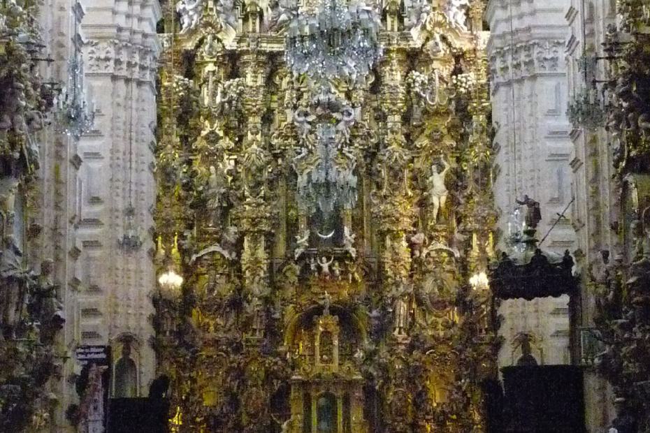 Mexiko: Blick auf den Altar in der Kirche