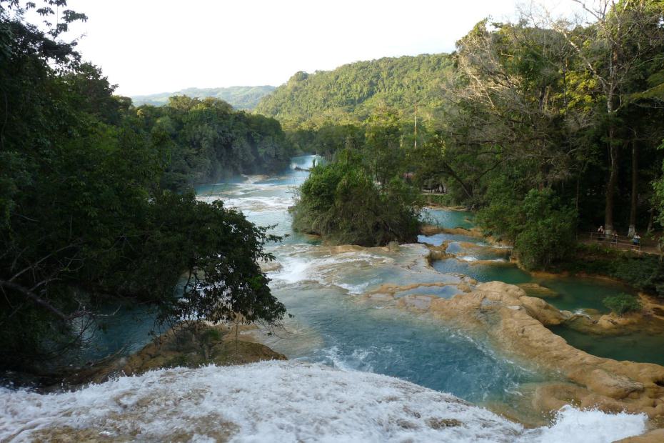 Mexiko: Blick vom Besucherweg der Agua Azul auf da