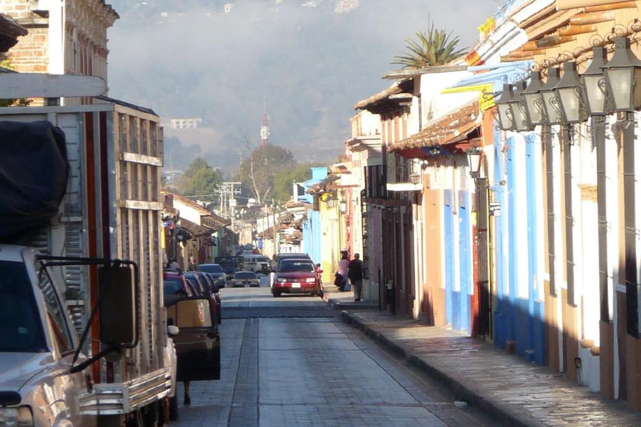 Mexiko: Straßenzug mit Kolonialgebäuden