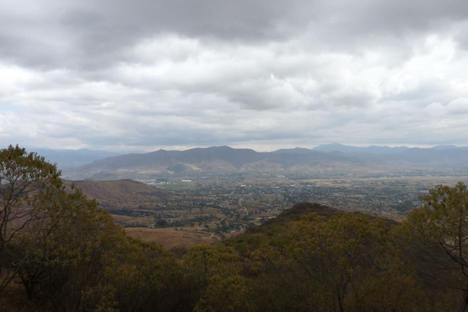 Mexiko: Blick von Monte Alban auf das Tal