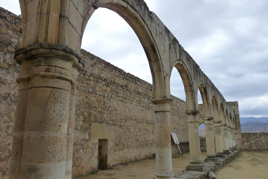 Mexiko: Stoa des Domenikanerklosters