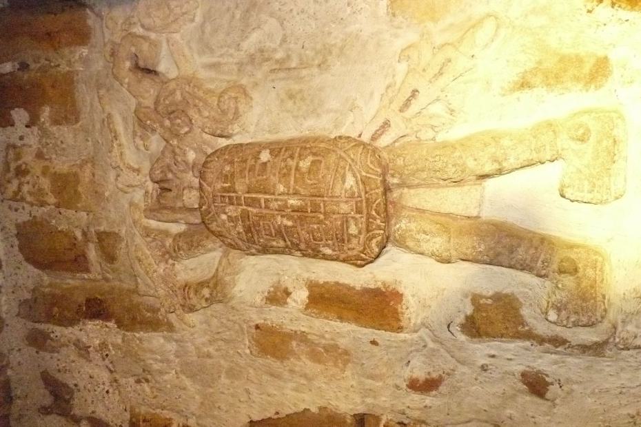 Mexiko: Der Schildkrötenmann in einem Grab