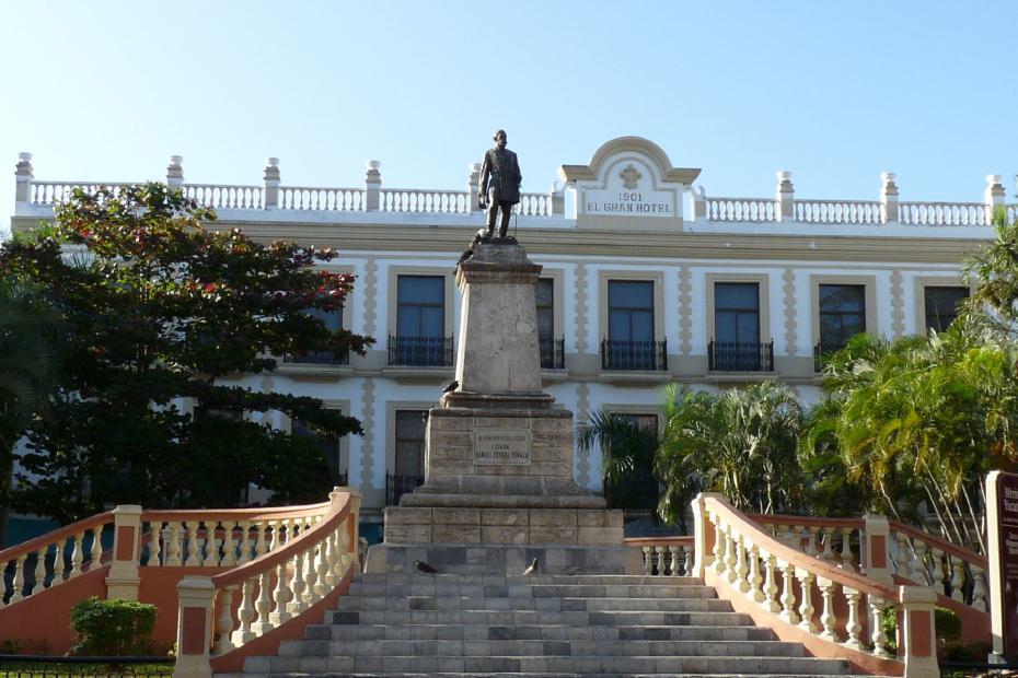 Mexiko: Denkmal des Manuel Cepeda Peraza in Merida