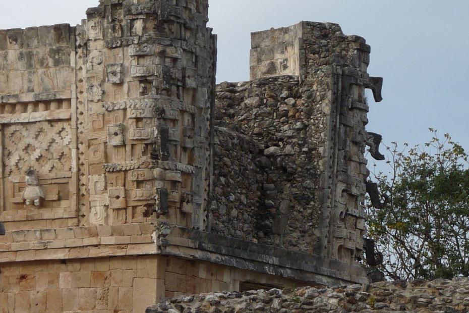 Mexiko: Nasenfiguren am Nonnenviereck
