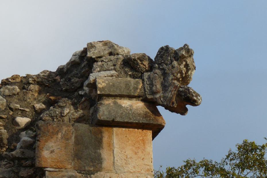 Mexiko: Die für Uxmal typischen Nasenverzierungen
