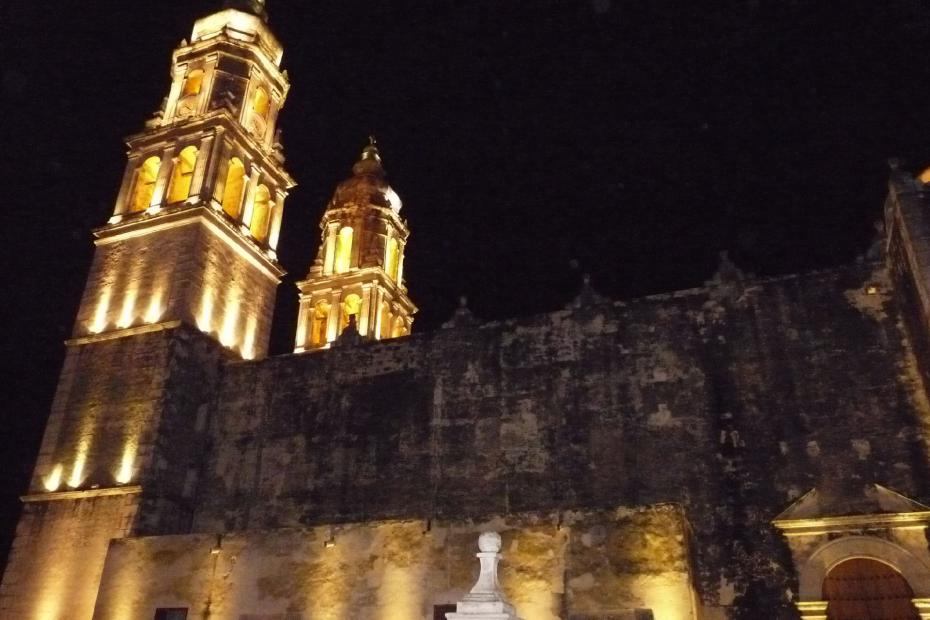 Mexiko: seitliche Sicht auf die Kathedrale