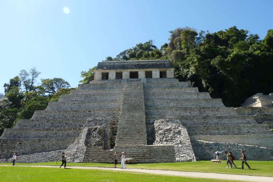 Mexiko: Frontansicht auf Tempel der Inschriften