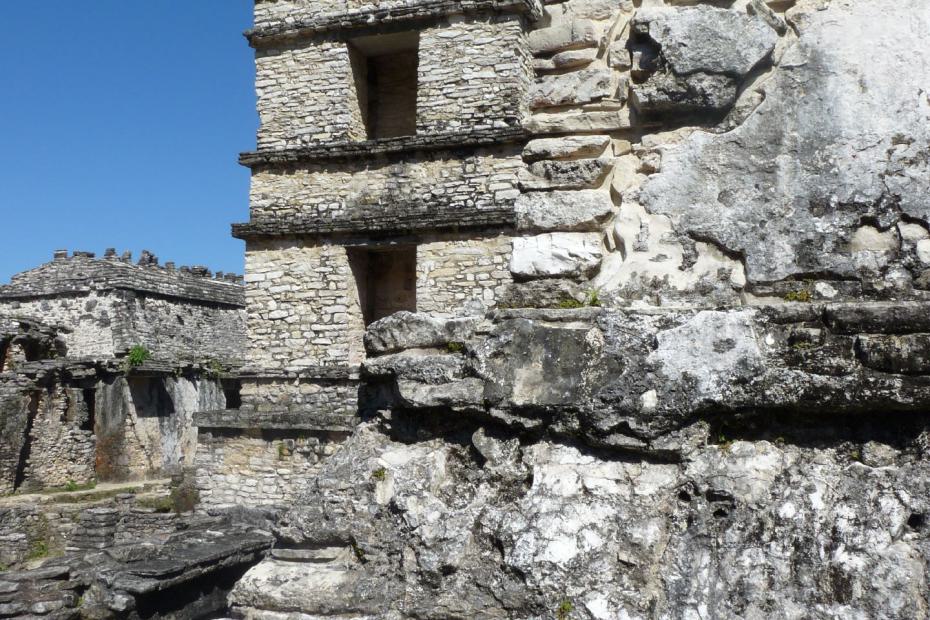 Mexiko: Blick auf den Turm des Palastes