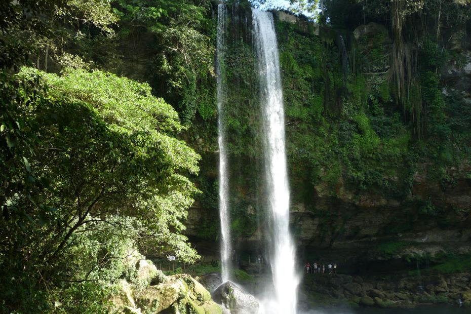 Mexiko: Wasserfall Misol Ha Falltiefe