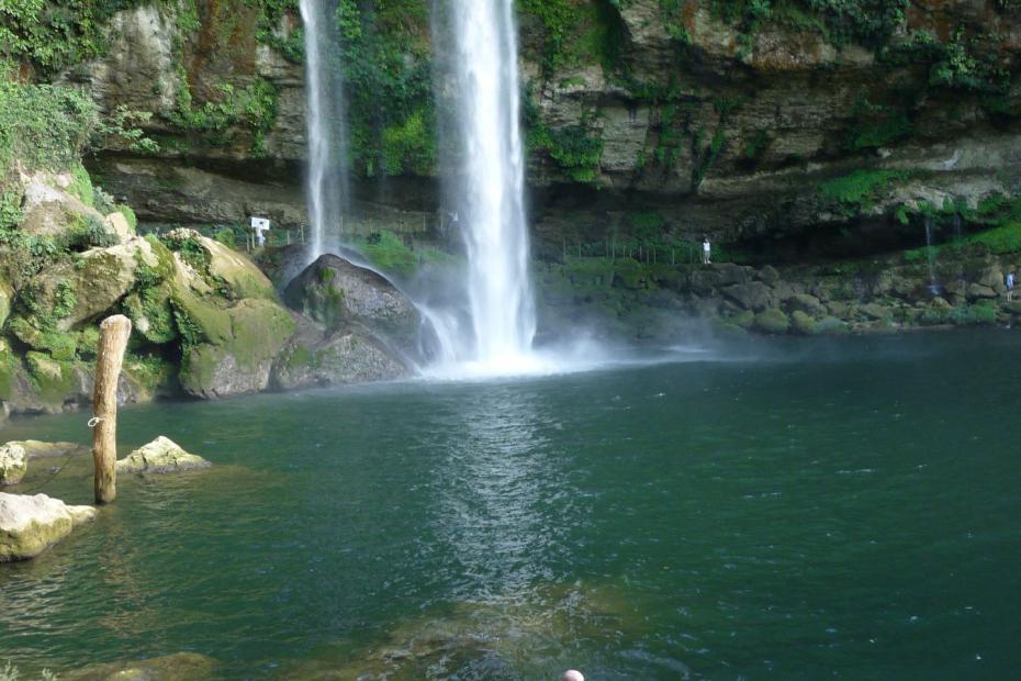 Mexiko: Schwimmen ist im Becken des Wasserfalls