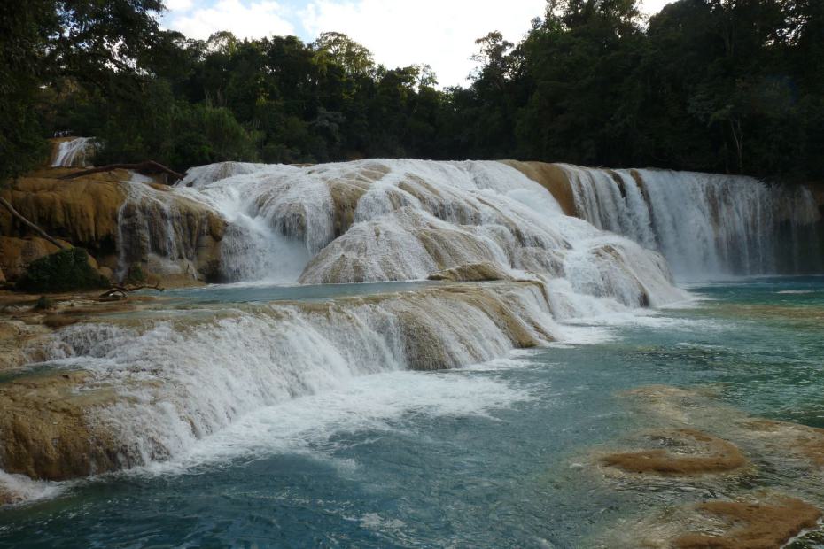 Mexiko: Das Wasser fällt die Terrassen