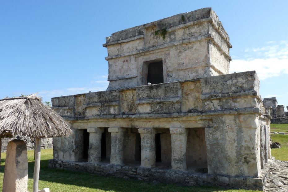 Mexiko: Templo del Dios descendente in Tulum