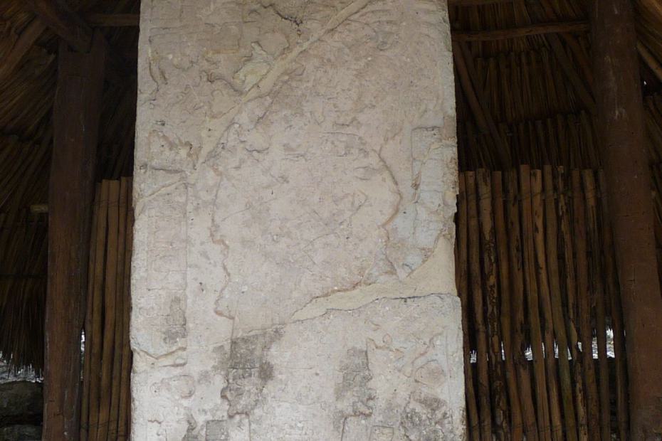 Mexiko: Stele am Tempel des Nohoch Mul in Coba