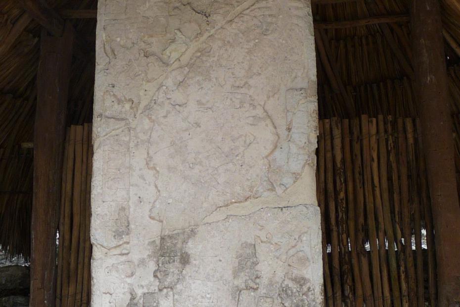 Mexiko: Stele am Tempel des Nohoch Mul in Coba