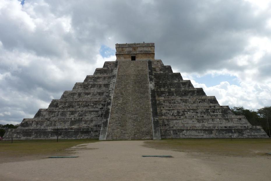 Mexiko: Die Pyramide El Castilo in Chichen Itza