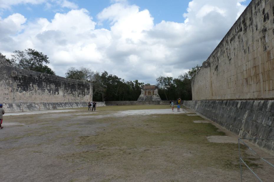 Mexiko: Der Ballspielplatz von Chitzen Itza