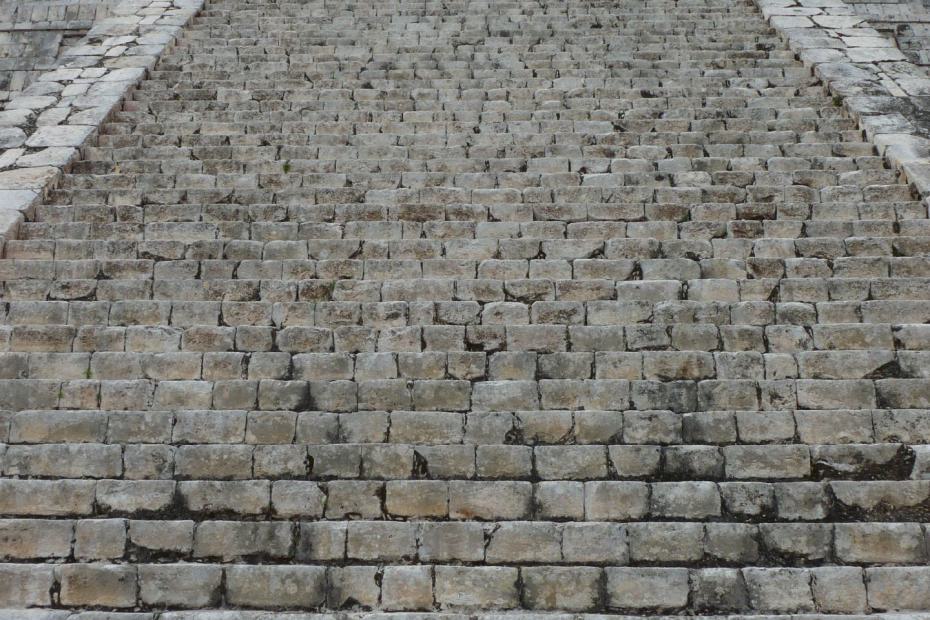 Mexiko: Stufen von El Castilo in Chitzen Itza