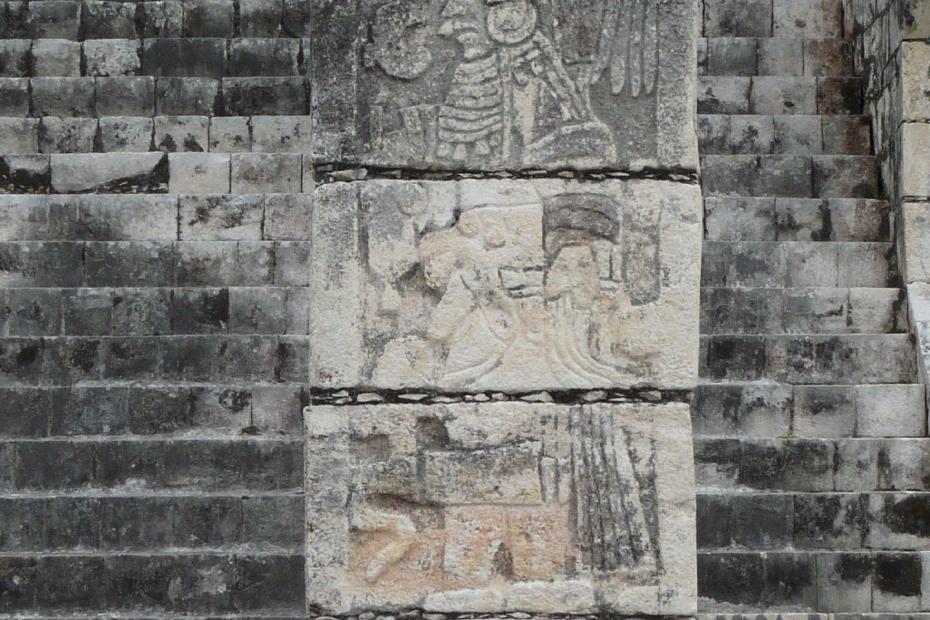 Mexiko: Stele der Gruppe der 1000 Säulen