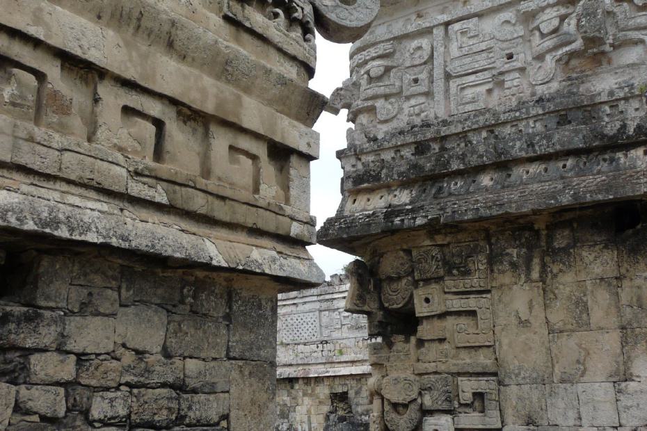 Mexiko: Übergang von der Kirche in das Nonnenhaus