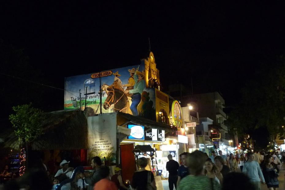 Mexiko: In Playa del Carmen Leuchtreklame