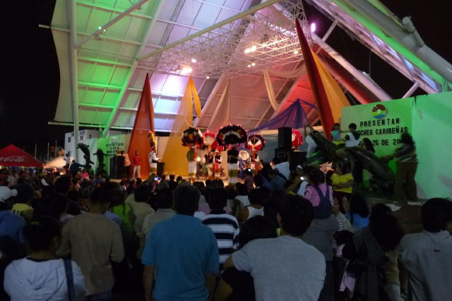 Mexiko: Tanzgruppe aus Oaxaca auf einem Volksfest