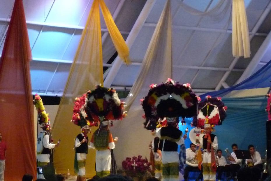 Mexiko: An Feiertagen werden Trachten angezogen